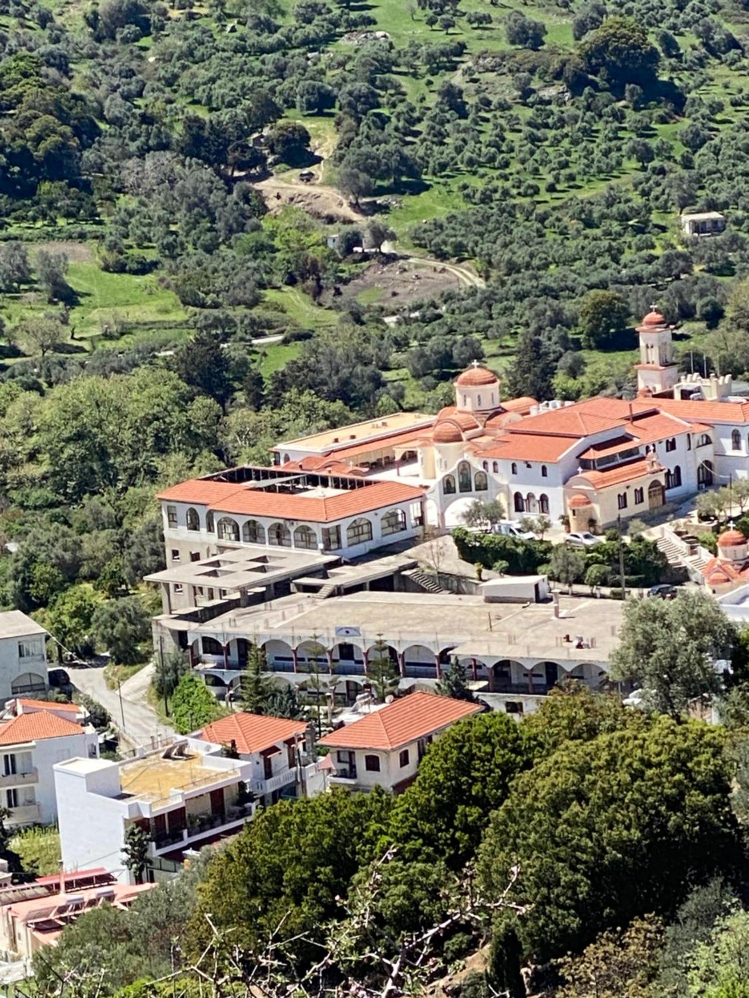Costas Inn Spílion Exterior photo